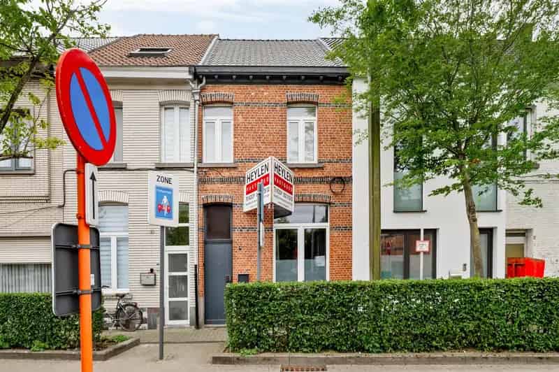 Volledig gerenoveerde stadswoning met EPC B in rustige, centrale buurt!