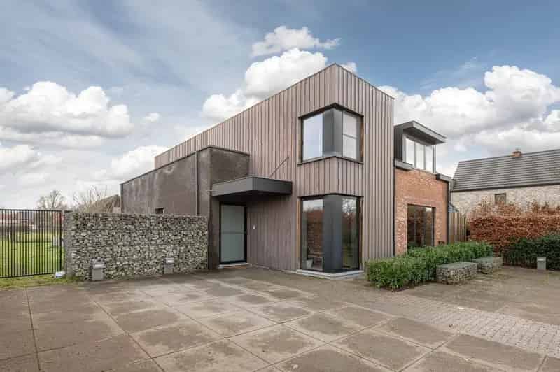 Modern gerenoveerde woning met 4 slpkm