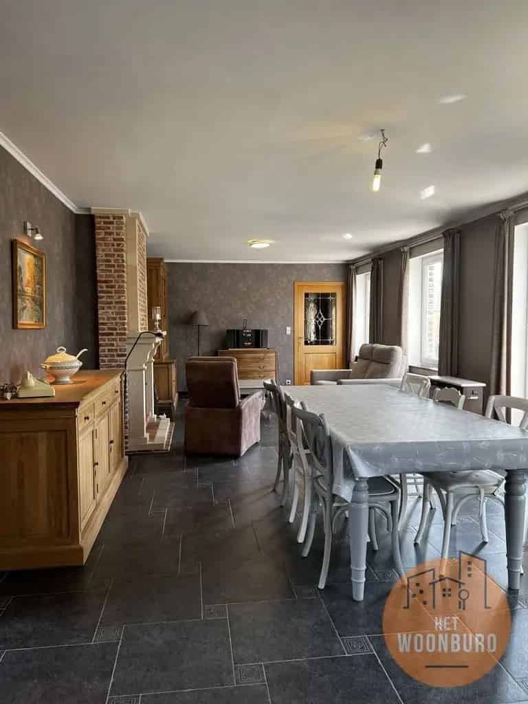 Villa open bebouwing met tuin, weiden en aanhorigheden