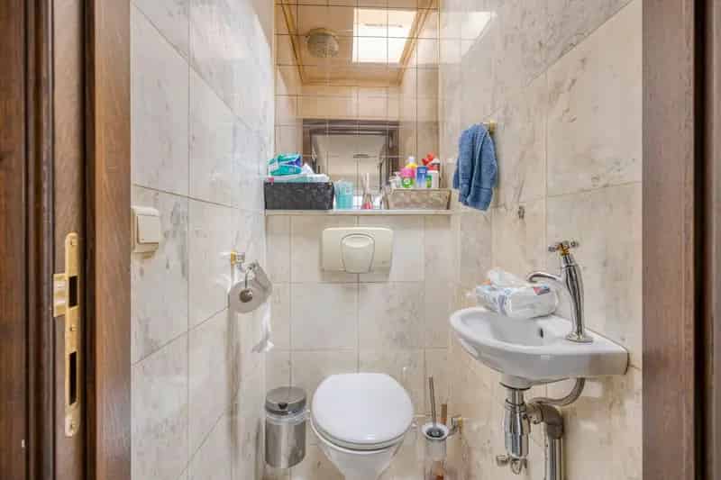 Woning met 5 slaapkamers op rustige ligging in Gellik.