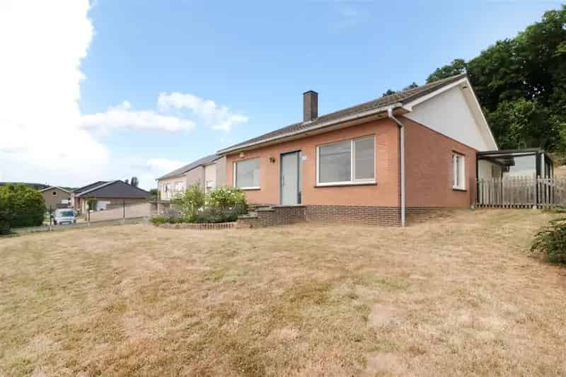 Uniek gelegen woning met 1 grote en 2 kleine slpk., rustige tuin