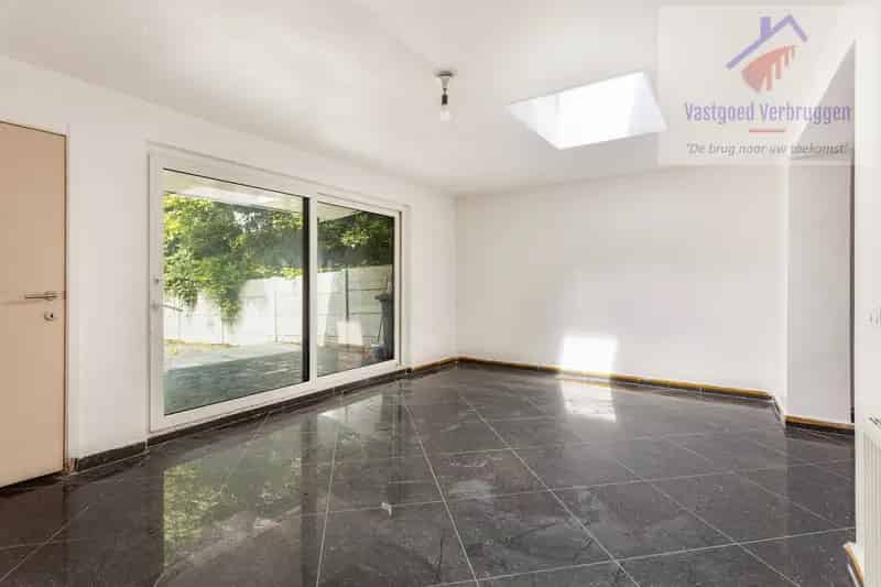 Centraal gelegen ruime woning met 5 slaapkamers, 2 badkamers en tuin!