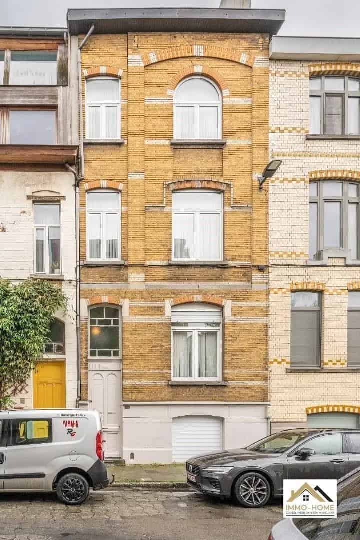 Prachtige herenwoning + afzonderlijke studio vlakbij centrum te Gent