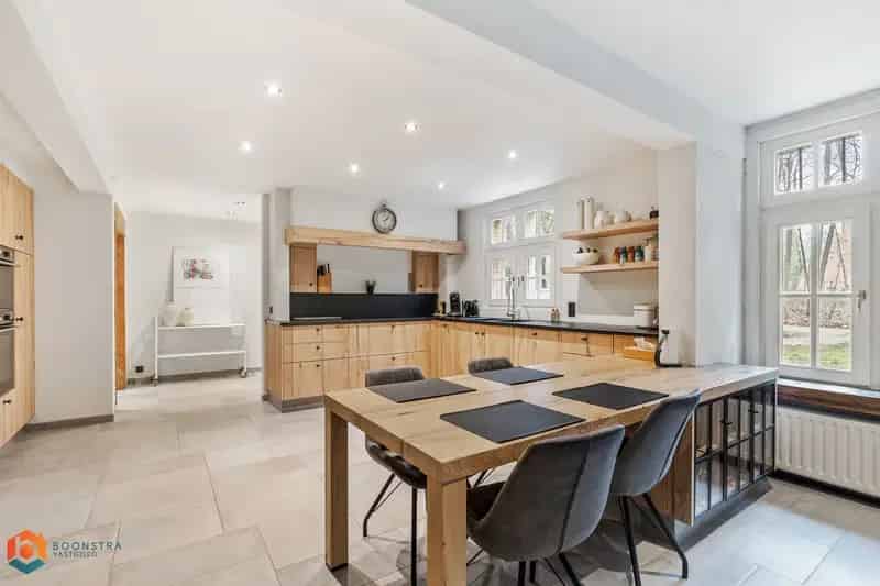 Instapklare hoeve met mogelijk 5 slpkrs op 3302 m² te Herentals
