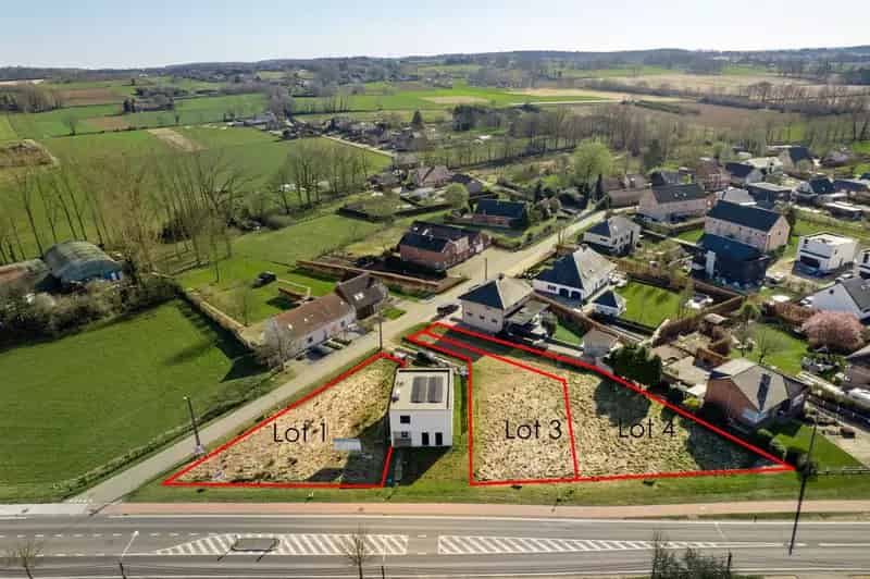 Bouwgrond (656 m²) voor halfopen bebouwing op gunstige locatie te koop!