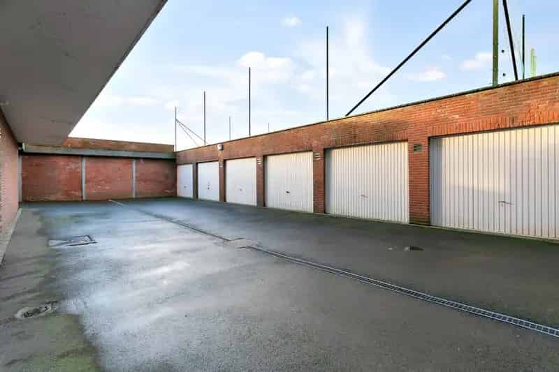 Afgesloten garagebox