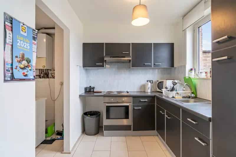Opbrengsteigendom bestaande uit twee appartementen en één handelsruimte
