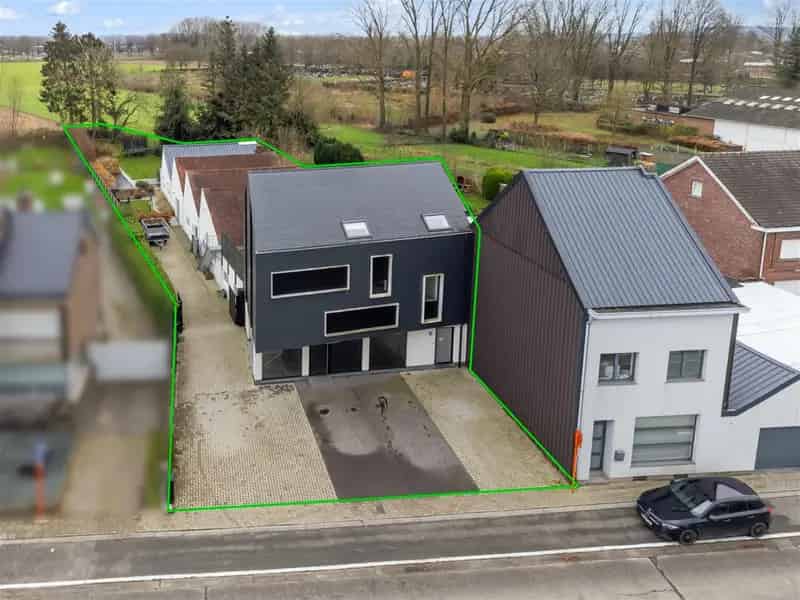 Huis te huur Denderhoutembaan: Handelspand Kantoor Woning 4 slaapkamers