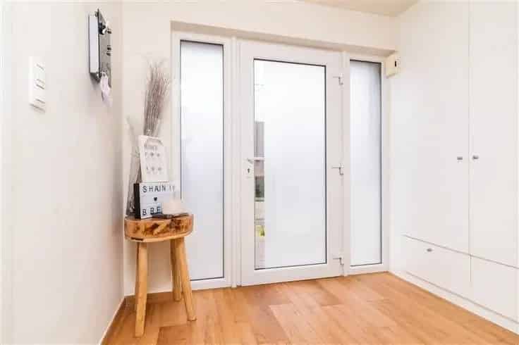 Appartementenblok Te Koop: 2 Appartementen, Tuin en Dubbele Carport