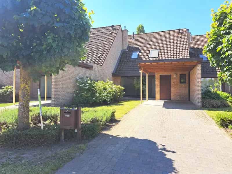 Huis te huur Lommel: 3 slaapkamers, 2 badkamers, tuin en carport