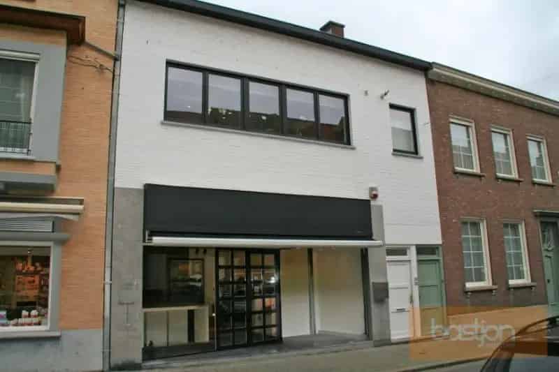 TE KOOP: Handelspand + Duplexappartement in hartje Kuurne