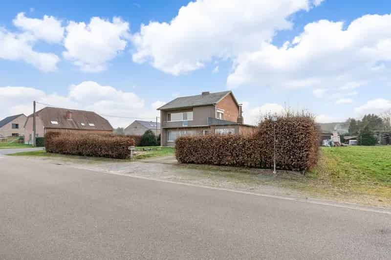 Te renoveren woning op ruim 9a grond