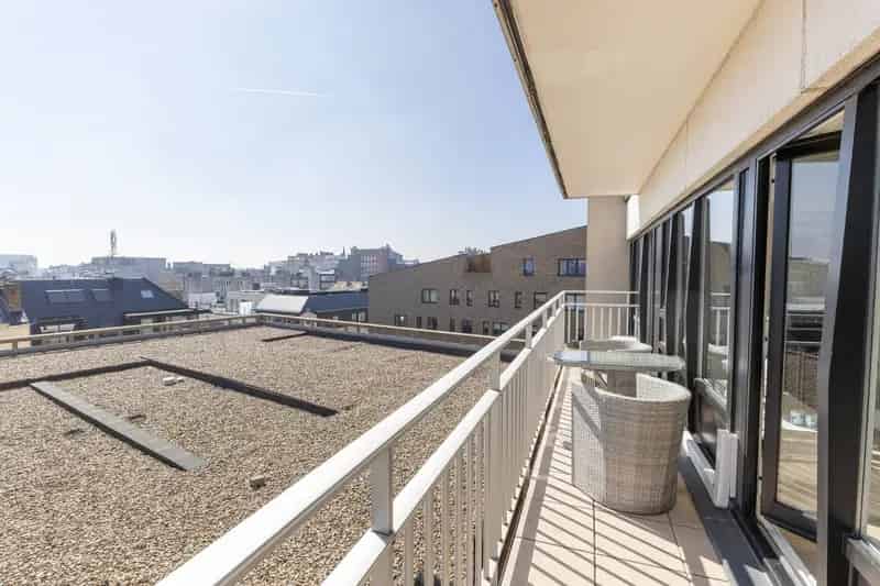Appartement te koop Oostende: Lichtrijk 2 slaapkamers, terras en airco