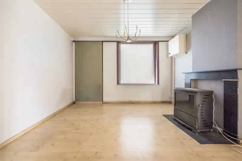 TE RENOVEREN WONING MET 2 SLAAPKAMERS GELEGEN OP EEN PERCEEL VAN 3A94CA TE HAM