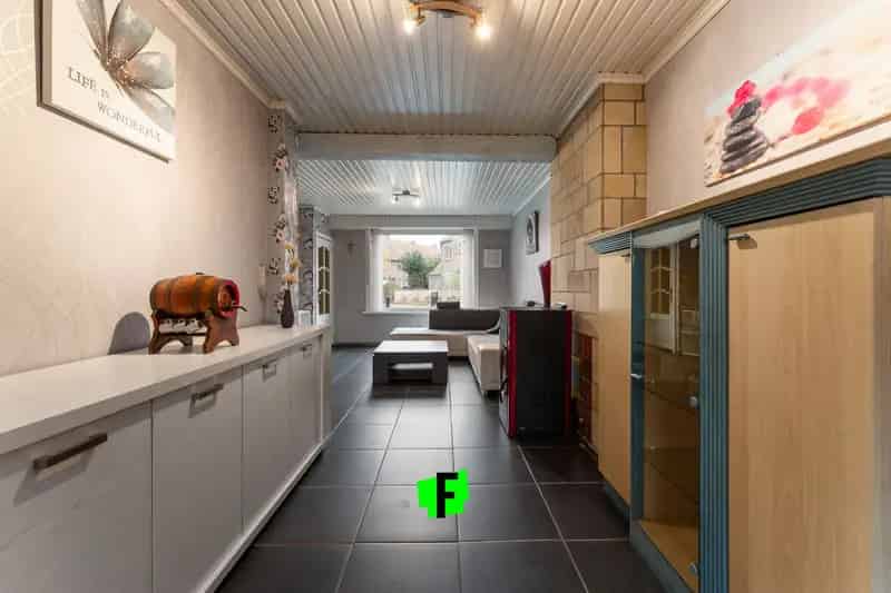 Te renoveren halfopen bebouwing met ruime tuin te koop op toplocatie in Veurne!