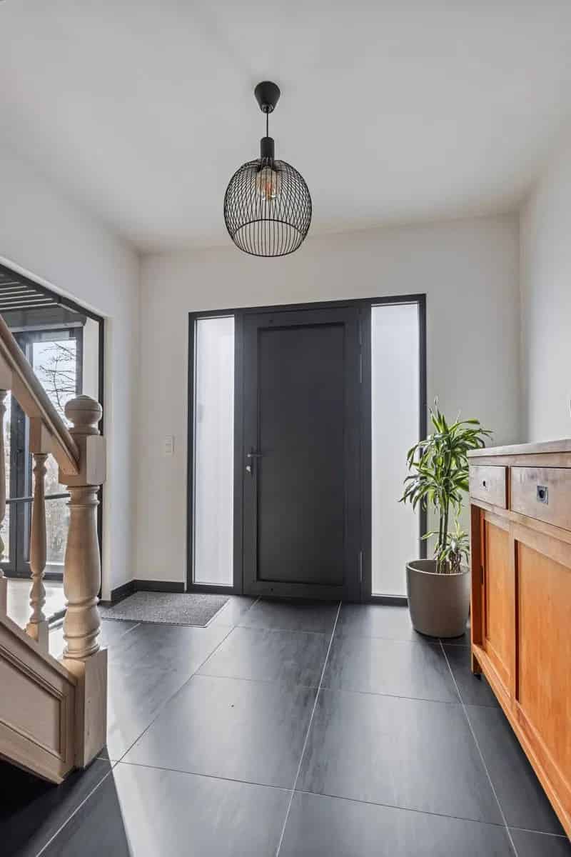 Instapklare, volledig gerenoveerde woning op toplocatie in Asse!