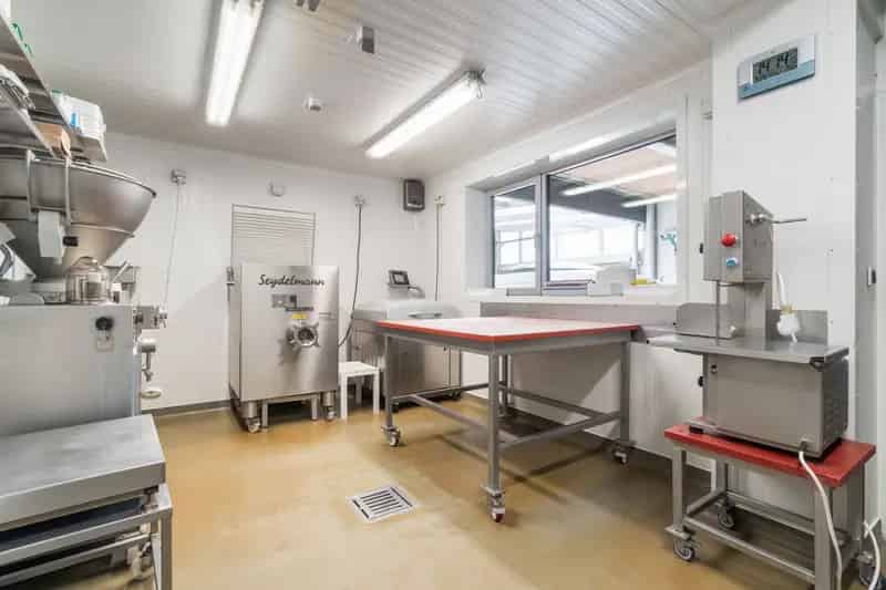 Prachtige handelszaak met ruime bovengelegen woonst