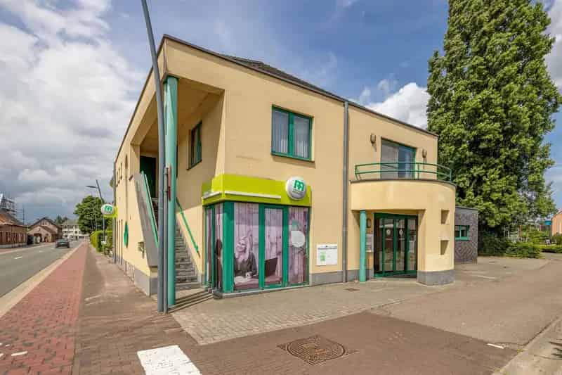 Kantoorruimte met parking in het centrum van Herselt