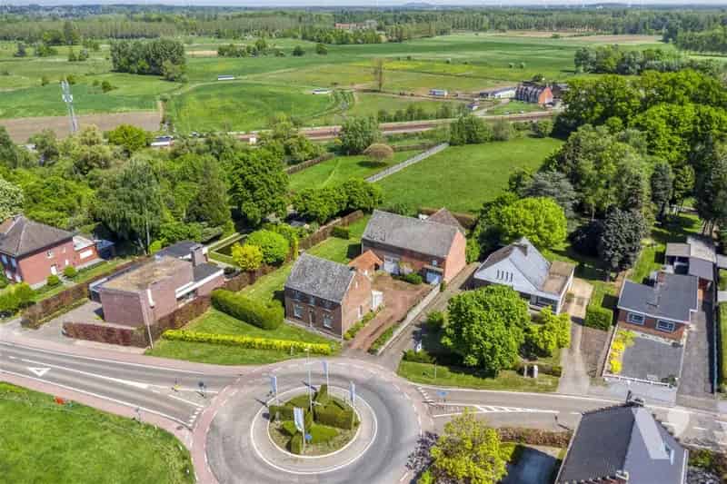 Statige woning met bijgebouw, tuin en weiland op 61a87ca