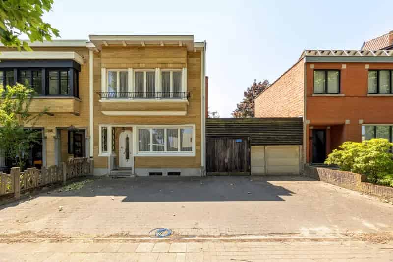 Te renoveren huis met 3 slaapkamers en grote tuin in Boechout