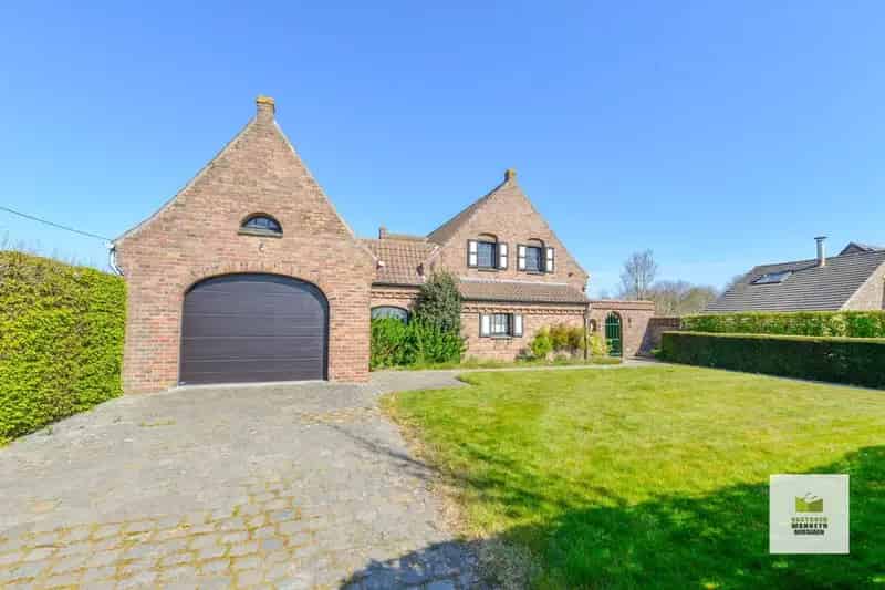 Charmante woning met 4 slaapkamers, garage en tuin op landelijke ligging te Wingene
