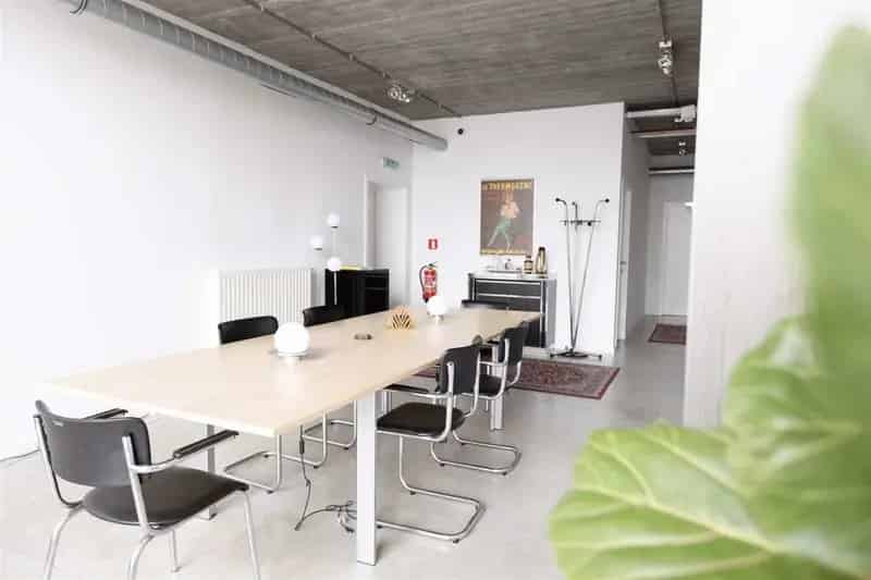Moderne kantoor- en opslag ruimte