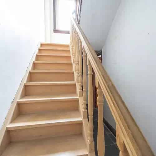 Ruime te renoveren woning met zonnige tuin en tal van mogelijkheden.