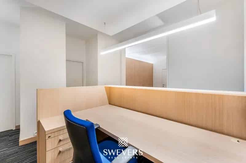 Instapklare kantoorruimte met appartement op toplocatie in Hasselt