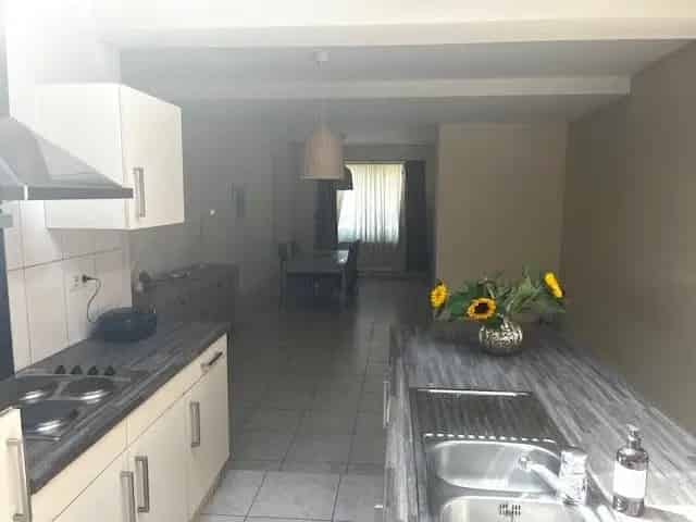 Aangename HOB, met grote tuin en parking