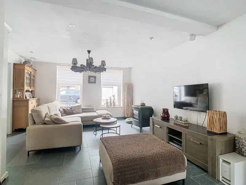 Prachtige woning met 3 SLPK, garage, hobby/beroepsruimte!