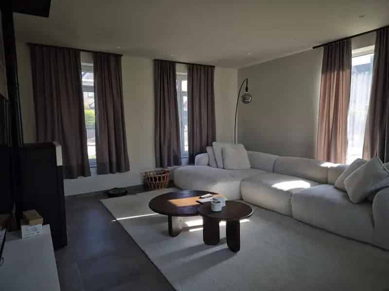 Ben je op zoek naar een prachtige open bebouwing met een landelijk zicht? Dan is deze woning in Smetlede zeker iets voor jou! Met 4 slaapkamers en 2 badkamers heb je hier meer dan alle comfort. 

Indeling gelijkvloers:
- Inkomhal
- Apart toilet
- Wasplaat