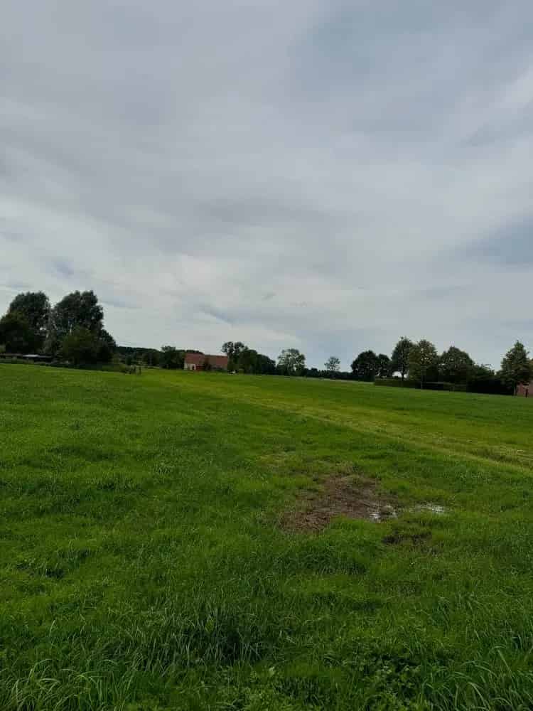 Bouwgrond met achterliggend weiland op ca 33 are