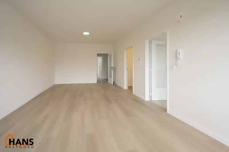 Gerenoveerd appartement te huur 2 slaapkamers terras