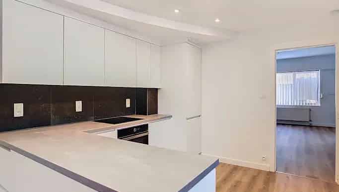 Gelijkvloers appartement te huur in Adrien Van Roeyenstraat 22, Zwijndrecht - Dewaele