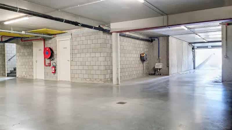 Een binnenparkeerplaats