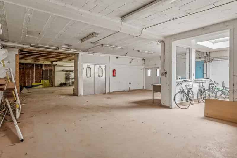 Ruim magazijn (+/- 441 m²) in Lier!