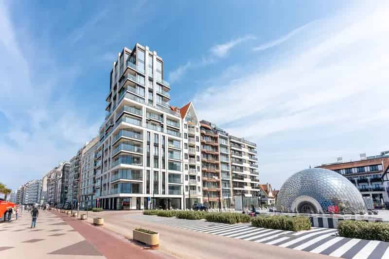 Te huur voor één jaar: Gesloten garagebox gelegen onder het Albertplein