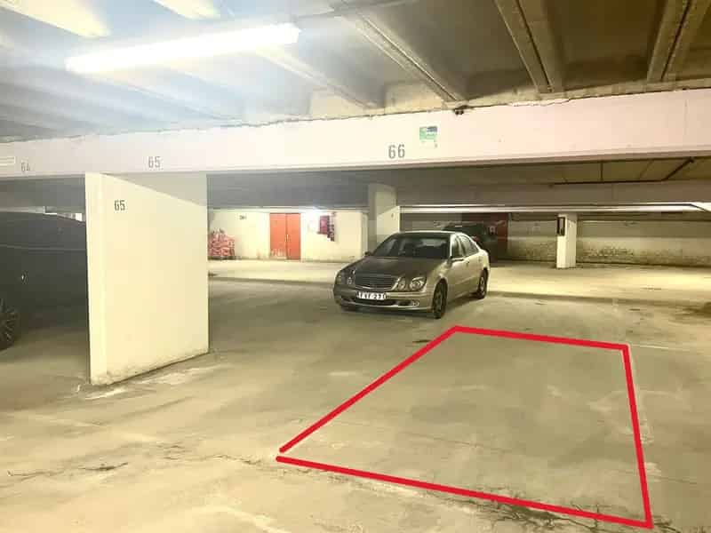 Staanplaats in ondergrondse parkeergarage
