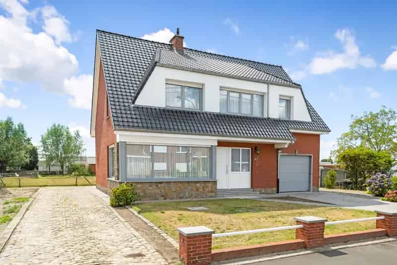 Huis te huur Hoevenen: 3 slaapkamers, grote tuin, garage