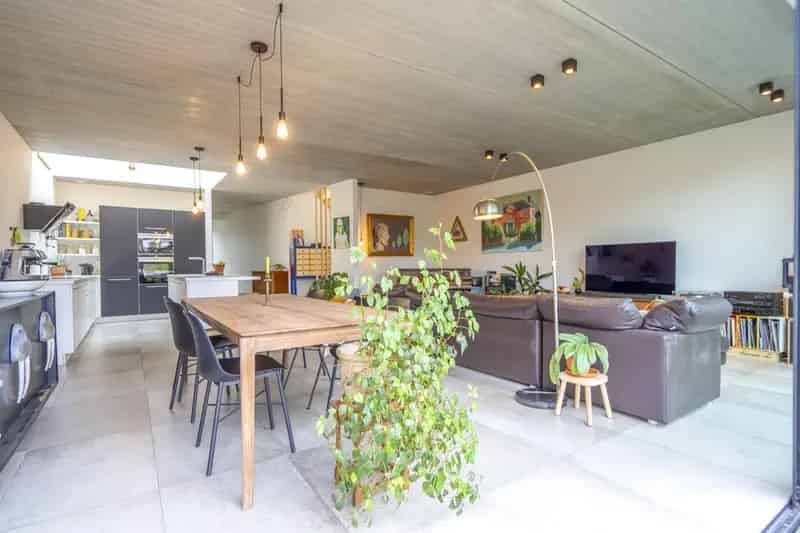 Huis te huur Wevelgem: Moderne gezinswoning met tuin en carport