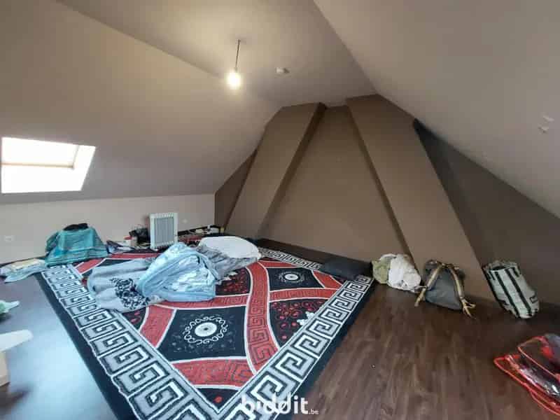 Gesloten bebouwing met 3 slaapkamers en garage