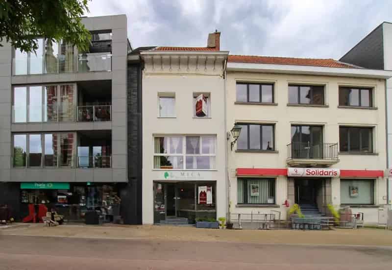 Veelzijdig handelshuis met woonst en luxueuze B&B op toplocatie aan de Markt van Temse!
