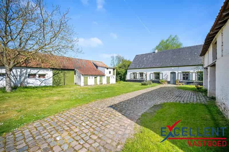 Huis te huur Kruisem: Authentieke hoeve met bijgebouwen