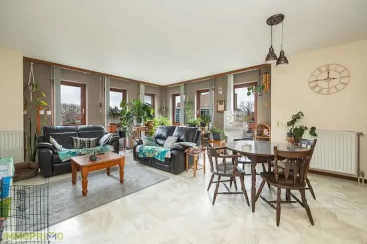 Appartement Te Koop Ruim 2 Slaapkamers Terras Nabij Winkels