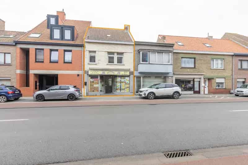 Ruime te renoveren woning met zonnige tuin en tal van mogelijkheden.