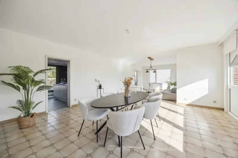 Ruim Duplex Appartement te Huur met Dakterras en Garage