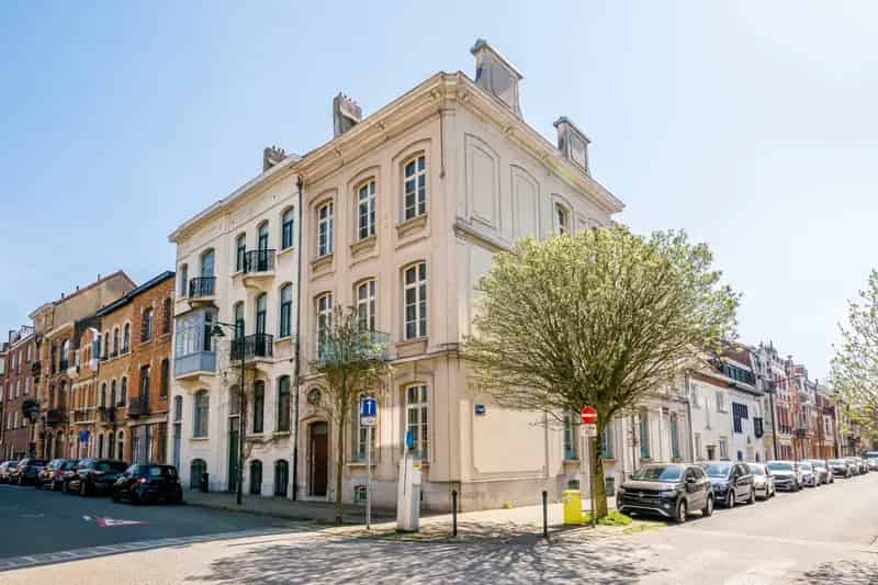 Etterbeek: Montgomery — Herenhuis in Beaux-Artsstijl