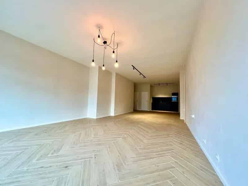 Topgelegen commerciële ruimte van 70 m² met directe huuropbrengst en hoge visibiliteit