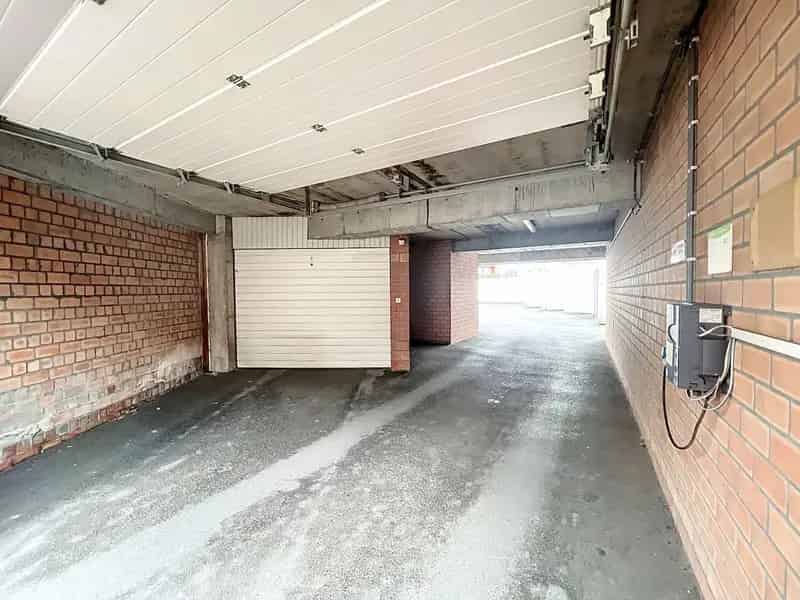 Mooie garagebox met afgesloten inrit in de Westkapellestraat te Heist