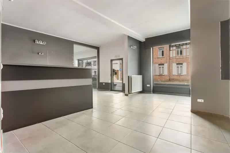 HANDELSPAND OP PERFECTE LOCATIE MET ENORME VISIBILITEIT